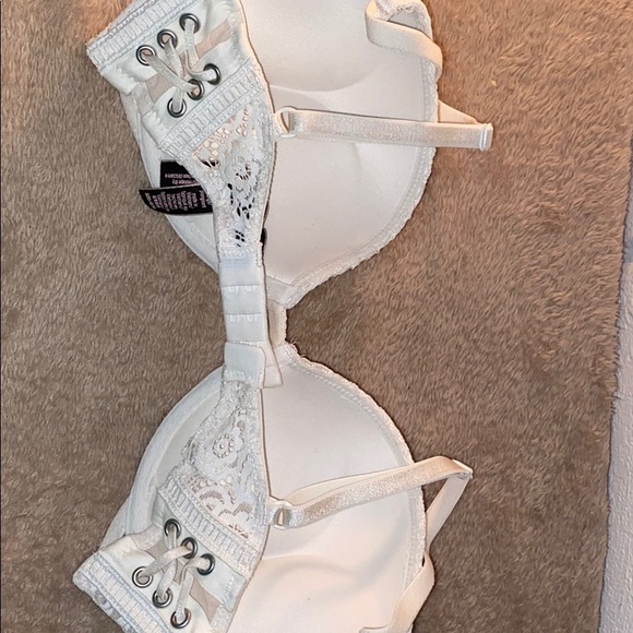 Victoria’s Secret bra - Picture 2 of 4